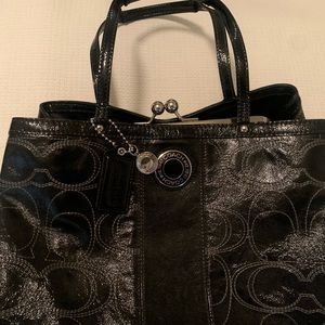 Coach F19215 Black Patent Leather Logo Kiss lock Carryall Purse Bag